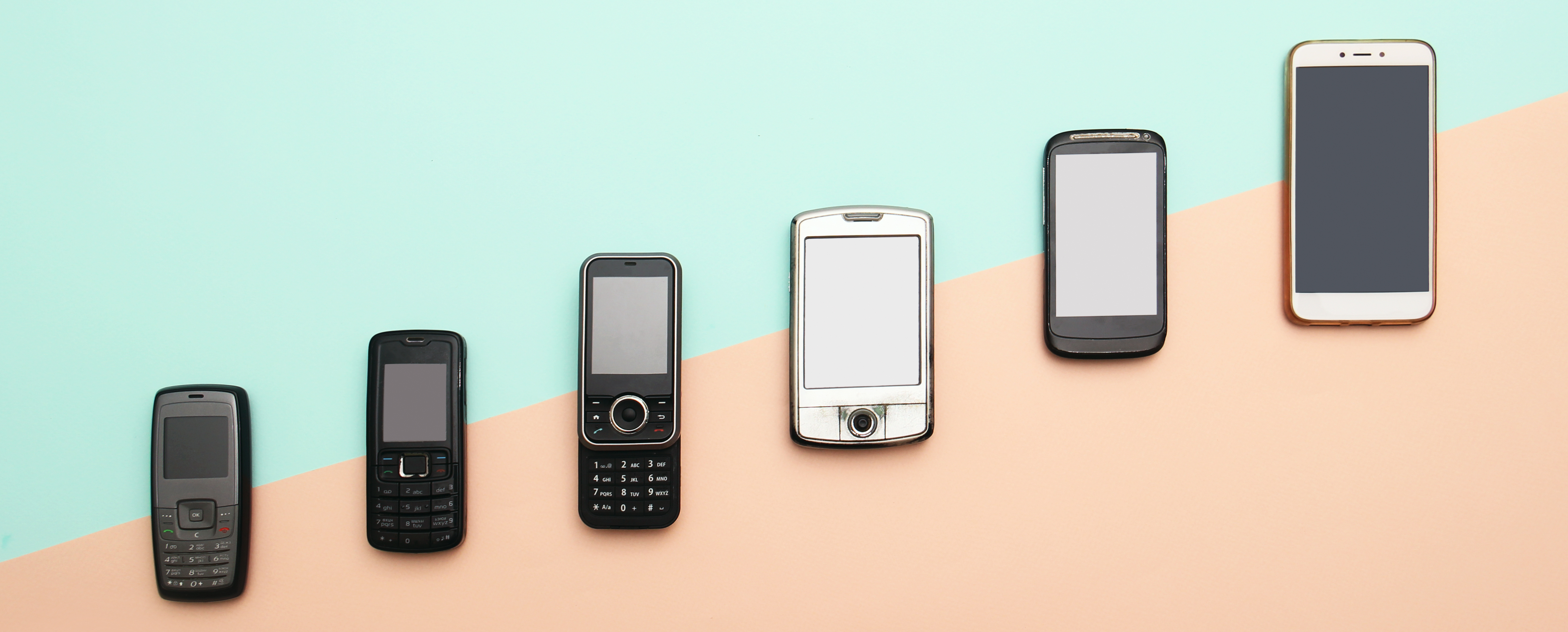 Evolution of mobile phones bannière.jpg