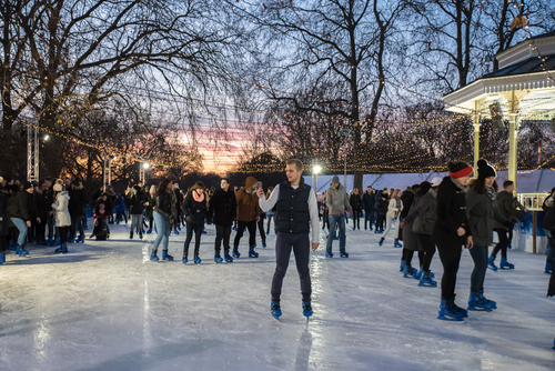 Ice skating_Hyde park_London_©Marius_Co