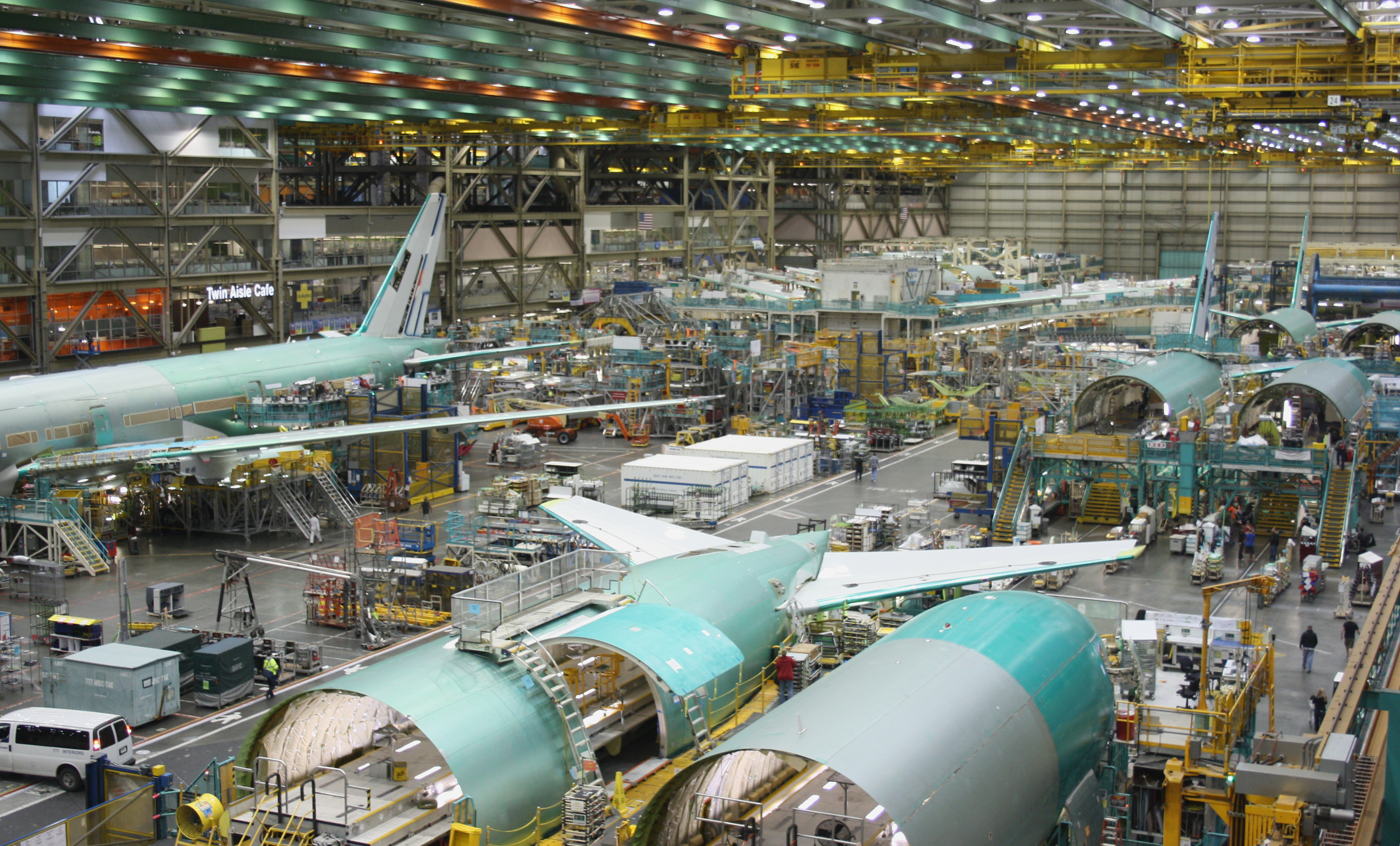 Boeing_hangar_©© First Class Photograp